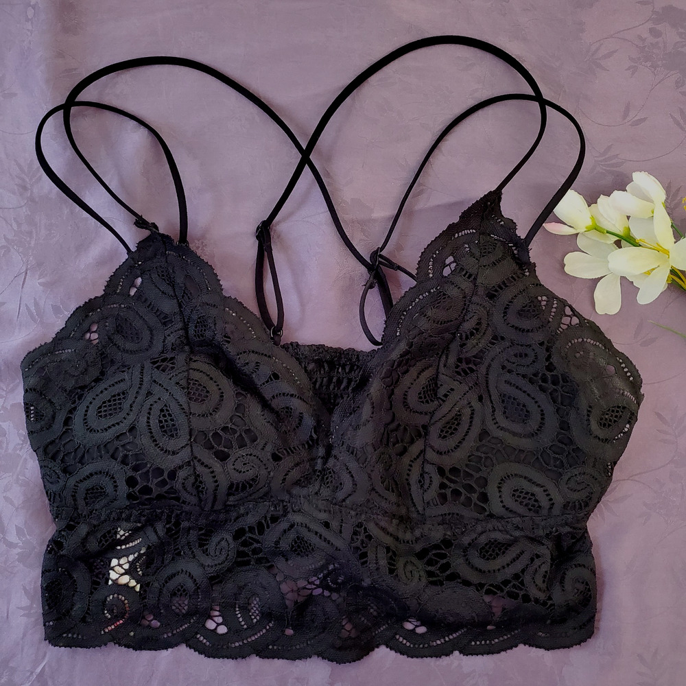 Victorias Secret PINK Black Medallion Lace Bralette Medium M Smocked Strappy Bra